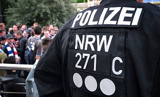 Die Polizei musste in der Nacht an der Rolandstraße Randalierer zur Räson bringen. - Symbolfoto: Andreas Frücht Die Polizei musste in der Nacht an der Rolandstraße Randalierer zur Räson bringen. - Symbolfoto: Andreas Frücht