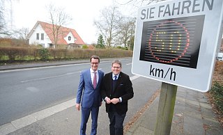 Die Geräte stellte Bürgermeister Kai Abruszat damals NRW-Verkehrsminister Hendrik Wüst vor. - Joern Spreen-Ledebur Die Geräte stellte Bürgermeister Kai Abruszat damals NRW-Verkehrsminister Hendrik Wüst vor. - Joern Spreen-Ledebur