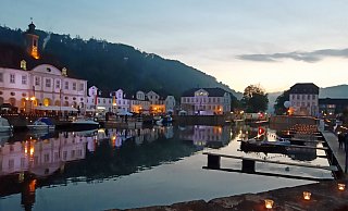 Illuminiert: Der liebevoll beleuchtete Hafen ist ein Anziehungspunkt des Lichterfestes - Stadt Bad Karlshafen Illuminiert: Der liebevoll beleuchtete Hafen ist ein Anziehungspunkt des Lichterfestes - Stadt Bad Karlshafen