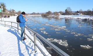 So sah es noch am vergangenen Wochenende an der Weser aus. Das Sonnenwetter hat auch da schon viele Spaziergänger angelockt. - Burkhard Battran So sah es noch am vergangenen Wochenende an der Weser aus. Das Sonnenwetter hat auch da schon viele Spaziergänger angelockt. - Burkhard Battran