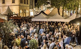 So voll war die Altstadt während des Weinmarkts 2019. - Dieckmann-Fotodesign l Bielefeld So voll war die Altstadt während des Weinmarkts 2019. - Dieckmann-Fotodesign l Bielefeld
