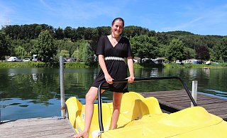 Melina Assmann (22) hat ihre Jugend am Badesee in Vlotho verbracht. Sie kommt immer wieder gerne her: "Es ist immer wie ein kleiner Urlaub." - Susanne Barth Melina Assmann (22) hat ihre Jugend am Badesee in Vlotho verbracht. Sie kommt immer wieder gerne her: "Es ist immer wie ein kleiner Urlaub." - Susanne Barth