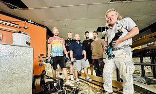 Das Dreamteam im Einsatz (v.l.): Patrick, Jonas, Niklas, David, Robert und Ingo. - Stefan Becker Das Dreamteam im Einsatz (v.l.): Patrick, Jonas, Niklas, David, Robert und Ingo. - Stefan Becker