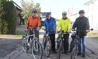 Vereinsgründer: Kurt Begemann (v.l.), Georg Hofemann, Klaus Schroeder und Ernst Beimel. Sie wollen sich für bessere Bedingungen für Radfahrer einsetzen. - Dirk Windmöller Vereinsgründer: Kurt Begemann (v.l.), Georg Hofemann, Klaus Schroeder und Ernst Beimel. Sie wollen sich für bessere Bedingungen für Radfahrer einsetzen. - Dirk Windmöller