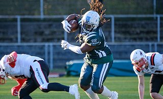 Khalil Patterson (Mitte) und seine Bulldogs hatten in der zweiten Hälfte alles im Griff. - Andreas Zobe Khalil Patterson (Mitte) und seine Bulldogs hatten in der zweiten Hälfte alles im Griff. - Andreas Zobe