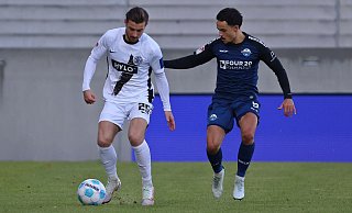 SCP-Neuzugang Mika Baur (r.), hier im Duell gegen den Elversberger Lukas Petkov, feierte am Samstag sein Zweitliga-Startelfdebüt. - picture alliance SCP-Neuzugang Mika Baur (r.), hier im Duell gegen den Elversberger Lukas Petkov, feierte am Samstag sein Zweitliga-Startelfdebüt. - picture alliance