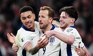 Harry Kane (Mitte) ist mit dem neuen England-Coach Thomas Tuchel sehr zufrieden - Mike Egerton/PA Wire/dpa Harry Kane (Mitte) ist mit dem neuen England-Coach Thomas Tuchel sehr zufrieden - Mike Egerton/PA Wire/dpa