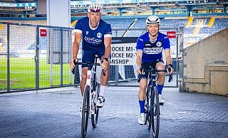 Die Rennradfahrer Bastian Schünke (l.) und Stefan Magner fahren am 23. Mai zum DFB-Pokalfinale nach Berlin. - Mike-Dennis Müller Die Rennradfahrer Bastian Schünke (l.) und Stefan Magner fahren am 23. Mai zum DFB-Pokalfinale nach Berlin. - Mike-Dennis Müller