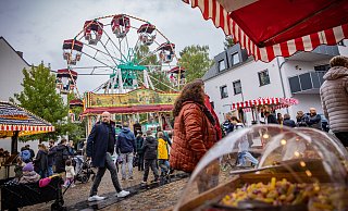 Der Stiftsmarkt ist eine von vielen Traditionsveranstaltungen im Ortskern von Schildesche. - Archivfoto: Mike-Dennis Müller Der Stiftsmarkt ist eine von vielen Traditionsveranstaltungen im Ortskern von Schildesche. - Archivfoto: Mike-Dennis Müller