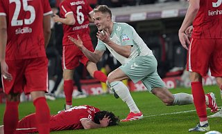 Chancenlos gegen die Freiburger Übermacht: Amos Pieper (27) und der SV Werder gingen am Freitagabend im Breisgau mit 0:5 unter. - IMAGO/Nordphoto Chancenlos gegen die Freiburger Übermacht: Amos Pieper (27) und der SV Werder gingen am Freitagabend im Breisgau mit 0:5 unter. - IMAGO/Nordphoto