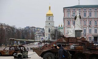 Erbeuteteürussische Kriegsgeräte auf einem Platz in der ukrainischen Hauptstadt Kiew. - ---/kyodo/dpa Erbeuteteürussische Kriegsgeräte auf einem Platz in der ukrainischen Hauptstadt Kiew. - ---/kyodo/dpa