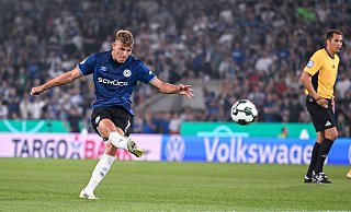 Julian Kania bleibt im DFB-Pokal gegen Werder Bremen ein eigener Treffer verwehrt. Dennoch hat er großen Anteil am Sieg von Arminia Bielefeld. - Teresa Kroeger Julian Kania bleibt im DFB-Pokal gegen Werder Bremen ein eigener Treffer verwehrt. Dennoch hat er großen Anteil am Sieg von Arminia Bielefeld. - Teresa Kroeger
