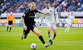 Auch SCP-Akteur Kai Klefisch (l.), hier im Duell gegen Nürnbergs Florian Flick, fand in den ersten 45 Minuten überhaupt nicht ins Spiel. - Besim Mazhiqi Auch SCP-Akteur Kai Klefisch (l.), hier im Duell gegen Nürnbergs Florian Flick, fand in den ersten 45 Minuten überhaupt nicht ins Spiel. - Besim Mazhiqi