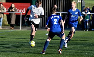 Attraktiven Jugendfußball: Den spielen die D-Junioren des VfL Mennighüffen (weiße Trikots), hier im Heimspiel gegen den SC Halle, das sie mit 2:0 (1:0) gewonnen haben. - Jürgen Krüger Attraktiven Jugendfußball: Den spielen die D-Junioren des VfL Mennighüffen (weiße Trikots), hier im Heimspiel gegen den SC Halle, das sie mit 2:0 (1:0) gewonnen haben. - Jürgen Krüger