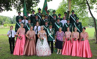 Das Königspaar Hubert und Gertrud Lengeling aus Gesseln mit seinem Hofstaat. - Schützen Gesseln / Hochstift Media Das Königspaar Hubert und Gertrud Lengeling aus Gesseln mit seinem Hofstaat. - Schützen Gesseln / Hochstift Media