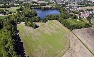 Die landwirtschaftliche Fläche im Vordergrund hat die Stadt Verl jetzt gekauft. - Roland Thöring Die landwirtschaftliche Fläche im Vordergrund hat die Stadt Verl jetzt gekauft. - Roland Thöring