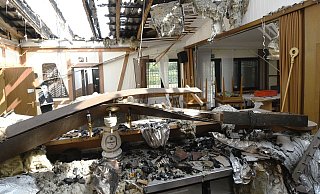 Völliges Chaos herrscht noch mehr als vier Monate nach dem Brand im Inneren des Vereinsheims. - Lena Henning Völliges Chaos herrscht noch mehr als vier Monate nach dem Brand im Inneren des Vereinsheims. - Lena Henning