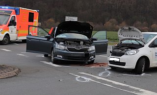 Die zwei Fahrzeuge kollidierten am Freitagmorgen auf der Kreuzung. - Polizei Die zwei Fahrzeuge kollidierten am Freitagmorgen auf der Kreuzung. - Polizei