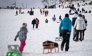 Der Ansturm auf Ski- und Rodelgebiete wie hier in Winterberg war zu Jahresbeginn groß. - dpa/Marius Becker Der Ansturm auf Ski- und Rodelgebiete wie hier in Winterberg war zu Jahresbeginn groß. - dpa/Marius Becker
