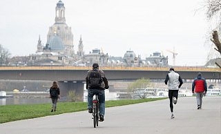 Am meisten ärgern sich die Deutschen einer Umfrage zur Lebenszufriedenheit zufolge darüber, dass die Corona-Krise ihr Freizeitverhalten so stark einschränkt. - Foto: Sebastian Kahnert/dpa-Zentralbild/dpa Am meisten ärgern sich die Deutschen einer Umfrage zur Lebenszufriedenheit zufolge darüber, dass die Corona-Krise ihr Freizeitverhalten so stark einschränkt. - Foto: Sebastian Kahnert/dpa-Zentralbild/dpa