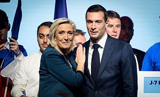 Die Parlamentswahl in Frankreich wird ein knappes Rennen. Sie könnte Frankreichs Rechtsnationale unter Marine Le Pen (l) und Jordan Bardella (r) an die Macht bringen. (Archivbild) - Thomas Padilla/AP/dpa Die Parlamentswahl in Frankreich wird ein knappes Rennen. Sie könnte Frankreichs Rechtsnationale unter Marine Le Pen (l) und Jordan Bardella (r) an die Macht bringen. (Archivbild) - Thomas Padilla/AP/dpa