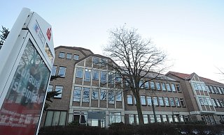 Die Filiale und das technische Zentrum der Sparkasse in Nettelstedt. - Joern Spreen-Ledebur Die Filiale und das technische Zentrum der Sparkasse in Nettelstedt. - Joern Spreen-Ledebur
