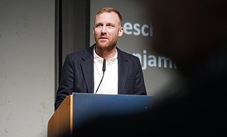 SCP-Sportchef Benjamin Weber plädierte bei der Mitgliederversammlung dafür, künftig auch mal größere Schritte zu wagen. - Christian Geisler SCP-Sportchef Benjamin Weber plädierte bei der Mitgliederversammlung dafür, künftig auch mal größere Schritte zu wagen. - Christian Geisler