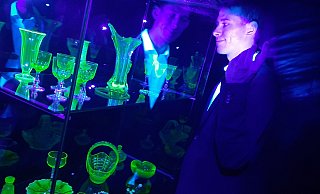 Die in Warburg ausgestellten Exponate stammen aus der Oliver Moellers Sammlung. Im UV-Licht verbreiten sie ihren besonderen Reiz. - Dieter Scholz Die in Warburg ausgestellten Exponate stammen aus der Oliver Moellers Sammlung. Im UV-Licht verbreiten sie ihren besonderen Reiz. - Dieter Scholz