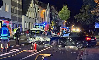 Auf der Heeper Straße kam es am Abend zu dem Unfall. Gegen 19.30 Uhr krachte es. - Paul Brinkmann Auf der Heeper Straße kam es am Abend zu dem Unfall. Gegen 19.30 Uhr krachte es. - Paul Brinkmann