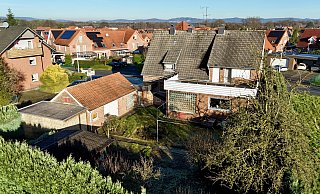 In diesem großen Haus mit Nebengebäuden und riesigem Garten in Gütersloh hat das 85-jährige Opfer seit Jahren allein gelebt. - Wolfgang Wotke In diesem großen Haus mit Nebengebäuden und riesigem Garten in Gütersloh hat das 85-jährige Opfer seit Jahren allein gelebt. - Wolfgang Wotke
