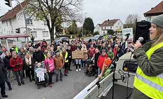 Etwa 250 Menschen nahmen an der Demonstration teil. - Andreas Sundermeier Etwa 250 Menschen nahmen an der Demonstration teil. - Andreas Sundermeier
