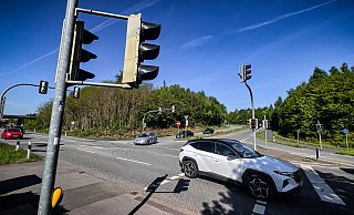 Rund um die Auf- und Abfahrtsarme auf die B239 in Richtung Bad Oeynhausen war die Fahrbahn der Bielefelder Straße (B61) in Herford saniert worden. - Daniel Salmon Rund um die Auf- und Abfahrtsarme auf die B239 in Richtung Bad Oeynhausen war die Fahrbahn der Bielefelder Straße (B61) in Herford saniert worden. - Daniel Salmon
