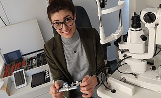Together for a better vision, so lautet die Devise des Vereins, dessen Vize-Vorsitzende die Warburger Augenoptikerin Selina Knipping (28) ist. Sie wird in ein paar Wochen wieder nach Uganda fliegen, um mit ihrem Fachwissen zu helfen. Foto: Dieter Scholz - Dieter Scholz Together for a better vision, so lautet die Devise des Vereins, dessen Vize-Vorsitzende die Warburger Augenoptikerin Selina Knipping (28) ist. Sie wird in ein paar Wochen wieder nach Uganda fliegen, um mit ihrem Fachwissen zu helfen. Foto: Dieter Scholz - Dieter Scholz