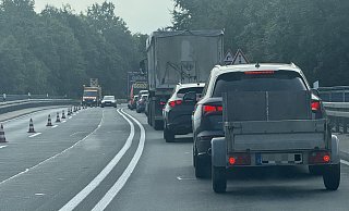 Mit Fahrtrichtung Bad Dribug staut sich der Verkehr auf der Brücke. Es steht bereits fest, wann die Sperrung regulär zu Ende sein soll. - Ralf T. Mischer Mit Fahrtrichtung Bad Dribug staut sich der Verkehr auf der Brücke. Es steht bereits fest, wann die Sperrung regulär zu Ende sein soll. - Ralf T. Mischer