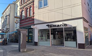 Tamaris hat Herford verlassen, das Geschäft im Gebäude links daneben steht auch leer. Die Schmuckgalerie ist vom Gehrenberg zurück ins Elsbach-Haus gezogen. - Susanne Blersch Tamaris hat Herford verlassen, das Geschäft im Gebäude links daneben steht auch leer. Die Schmuckgalerie ist vom Gehrenberg zurück ins Elsbach-Haus gezogen. - Susanne Blersch