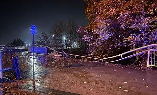 13 Menschen kamen im vergangenen Jahr bei 12 Unfällen im Kreisgebiet ums Leben. Bei diesem Unfall auf der Nordbrücke in Minden stürzte ein Fahrzeug 15 Meter in die Tiefe, eine 26-jährige Beifahrerin starb, zwei weitere Personen wurden schwerstverletzt. - Patrick Schwemling 13 Menschen kamen im vergangenen Jahr bei 12 Unfällen im Kreisgebiet ums Leben. Bei diesem Unfall auf der Nordbrücke in Minden stürzte ein Fahrzeug 15 Meter in die Tiefe, eine 26-jährige Beifahrerin starb, zwei weitere Personen wurden schwerstverletzt. - Patrick Schwemling