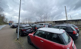 Seit Dezember ist die Beleuchtung auf dem Park-and-Ride-Parkplatz auf der Südseite des Bahnhofs ausgefallen. - Dirk Windmöller Seit Dezember ist die Beleuchtung auf dem Park-and-Ride-Parkplatz auf der Südseite des Bahnhofs ausgefallen. - Dirk Windmöller