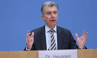 «Wir sind uns zu schade, diesen Kriegsverbrechern im Kreml mit der Münchner Sicherheitskonferenz eine Bühne für ihre Propaganda zu bieten»: Christoph Heusgen, Vorsitzender der Münchner Sicherheitskonferenz. - Jörg Carstensen/dpa «Wir sind uns zu schade, diesen Kriegsverbrechern im Kreml mit der Münchner Sicherheitskonferenz eine Bühne für ihre Propaganda zu bieten»: Christoph Heusgen, Vorsitzender der Münchner Sicherheitskonferenz. - Jörg Carstensen/dpa