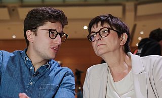 Die Jusos greifen die SPD-Führung auf ihrem Bundeskongress an. - Sebastian Willnow/dpa Die Jusos greifen die SPD-Führung auf ihrem Bundeskongress an. - Sebastian Willnow/dpa