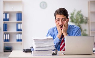 Viele Erwerbstätige beklagen Stress am Arbeitsplatz. Burnout, Depressionen und Ängste sind oft die Folgen. - picture alliance / Zoonar Viele Erwerbstätige beklagen Stress am Arbeitsplatz. Burnout, Depressionen und Ängste sind oft die Folgen. - picture alliance / Zoonar