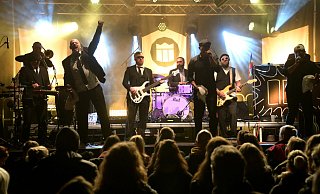 Die Music Monks gaben so richtig Gas auf der Bühne – und der Funke sprang über. - Thomas Kube Die Music Monks gaben so richtig Gas auf der Bühne – und der Funke sprang über. - Thomas Kube