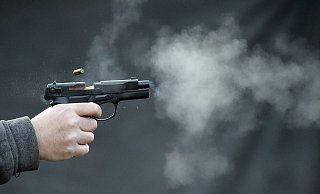 Mit Schreckschusspistolen haben mehrere Hochzeitsgäste in Steinheim für Aufregung gesorgt. - dpa Mit Schreckschusspistolen haben mehrere Hochzeitsgäste in Steinheim für Aufregung gesorgt. - dpa