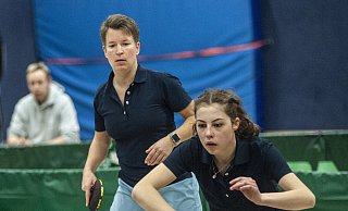 Punktete fleißig: Kathrin Mundry (r.) von NRW-Ligist VfL Oldentrup half mit bei den Siegen in Dortmund und Bergheim. - Jörg Dieckmann Punktete fleißig: Kathrin Mundry (r.) von NRW-Ligist VfL Oldentrup half mit bei den Siegen in Dortmund und Bergheim. - Jörg Dieckmann