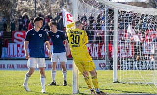 Hier ist nur der Torwart im Tor: Doch der Rostocker FC kassierte bereits über 100 Gegentore. - Matthias Koch/dpa Hier ist nur der Torwart im Tor: Doch der Rostocker FC kassierte bereits über 100 Gegentore. - Matthias Koch/dpa
