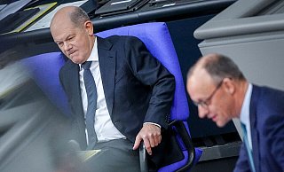 Kanzler und Herausforderer lieferten sich erneut einen harten Schlagabtausch im Bundestag. - Kay Nietfeld/dpa Kanzler und Herausforderer lieferten sich erneut einen harten Schlagabtausch im Bundestag. - Kay Nietfeld/dpa