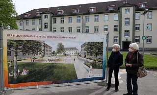 Ilse Kaufmann und Renate Krzymek können sich gut vorstellen, wie das Campusforum einmal aussehen soll. - FRANK-MICHAEL KIEL-STEINKAMP Ilse Kaufmann und Renate Krzymek können sich gut vorstellen, wie das Campusforum einmal aussehen soll. - FRANK-MICHAEL KIEL-STEINKAMP