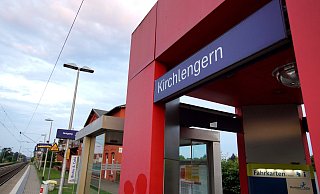 Südlich des Bahnhofs Kirchlengern fehlen Parkplätze. Da bald eine Mobilstation mit weiteren Parkplätzen errichtet werden soll, wird eine Zwischenlösung gesucht. - Niklas Krämer Südlich des Bahnhofs Kirchlengern fehlen Parkplätze. Da bald eine Mobilstation mit weiteren Parkplätzen errichtet werden soll, wird eine Zwischenlösung gesucht. - Niklas Krämer