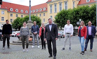 Wahlkampf in Zeiten der Pandemie: Bürgermeister Kähler und sein Team müssen ohne Maske Abstand halten. - Frank-Michael Kiel-Steinkamp Wahlkampf in Zeiten der Pandemie: Bürgermeister Kähler und sein Team müssen ohne Maske Abstand halten. - Frank-Michael Kiel-Steinkamp
