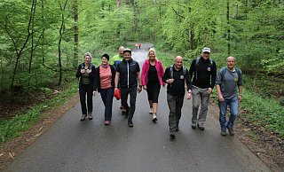 Teilnehmer auf ihrer Wanderung. - Johannes Büttner Teilnehmer auf ihrer Wanderung. - Johannes Büttner