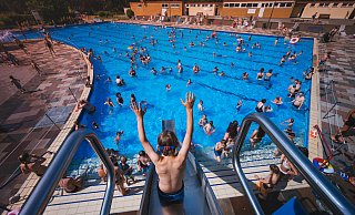 Die Aussicht auf die Freibad-Saison - wie hier im Waldbad Schloß Neuhaus - ist ungewiss. - Besim Mazhiqi Die Aussicht auf die Freibad-Saison - wie hier im Waldbad Schloß Neuhaus - ist ungewiss. - Besim Mazhiqi